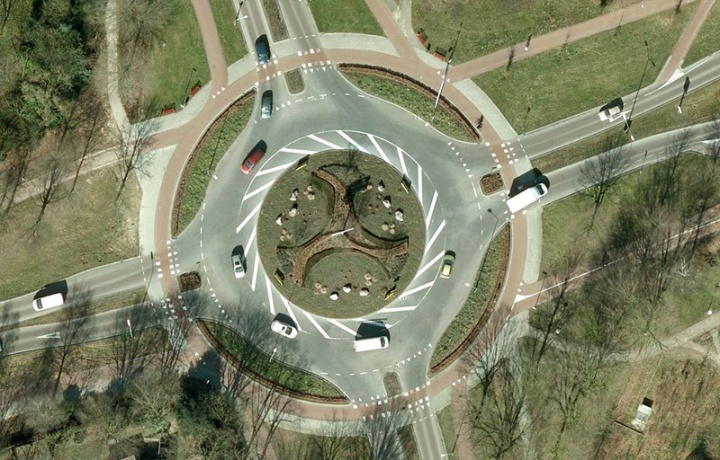 roundabout-priority